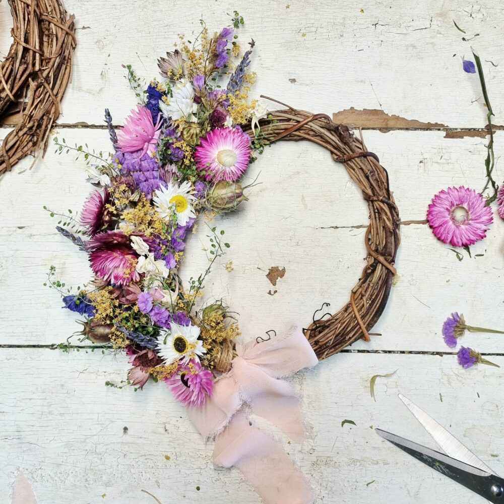 Craft your own mini wreath