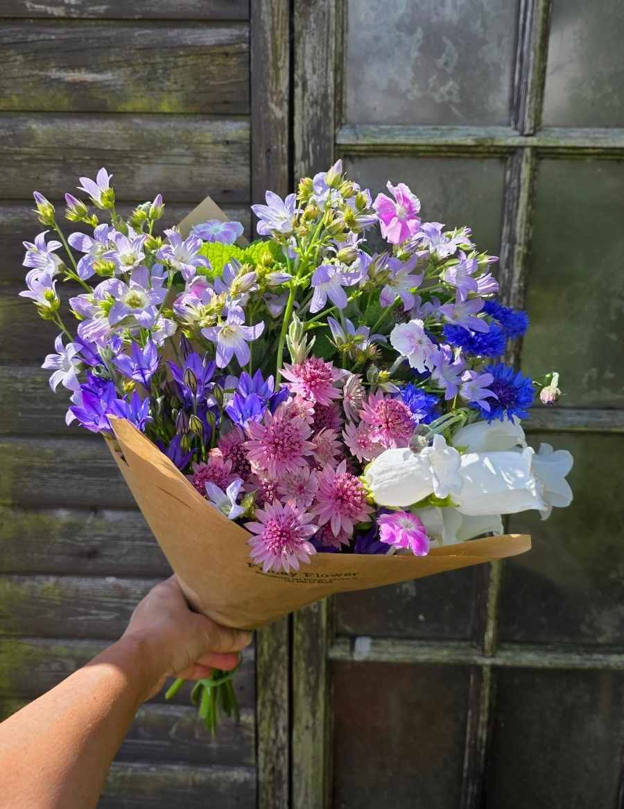 Seasonal Friday Flowers bunches - Image 5